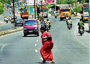 india-bangalore-pedestria woman crossing